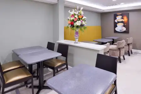 Best Western Plus LA Mid Town - 18