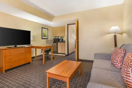 Best Western Plus Scottsdale Thunderbird Suites - 82