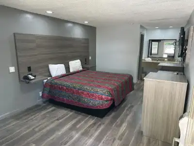 Budget Inn Express - 1