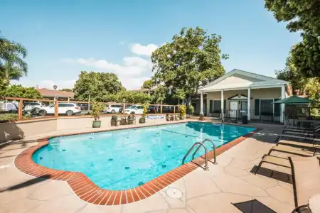 Lavender Inn by the Sea - 9