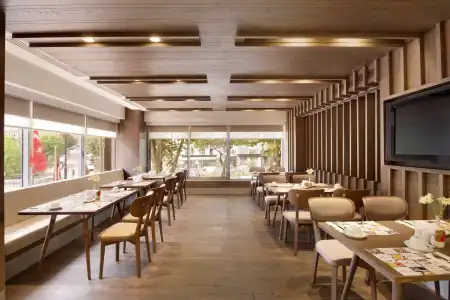 Ramada by Wyndham Old City - 21