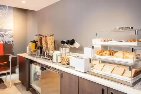 La Quinta Inn & Suites by Wyndham Times Square South - 10