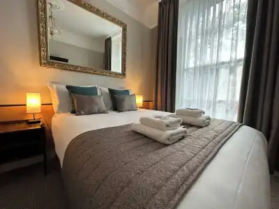 Tudor Court - 12