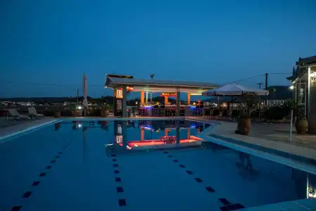 Aphrodite Studios & Apartments - 2