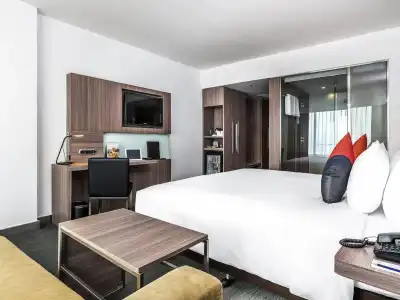 Hilton Garden Inn Bangkok Silom - 1