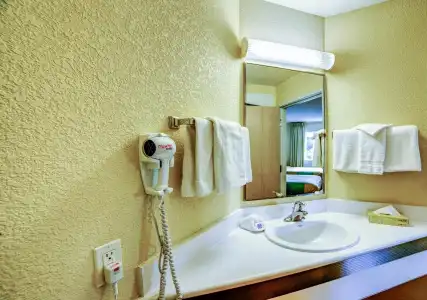 Motel 6 Huntsville, ON - 9