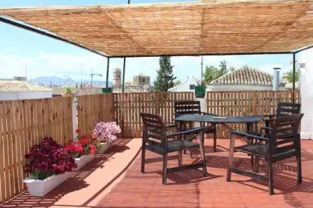 Duquesa Bed & Breakfast - 18