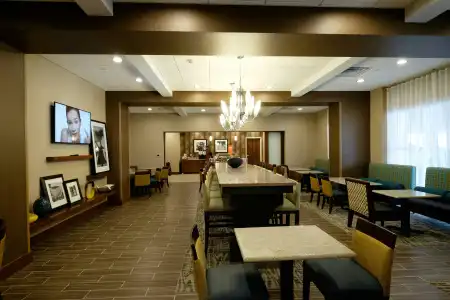 Hampton Inn Green Bay Downtow - 20