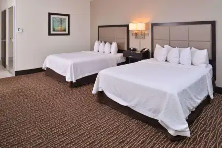 Hampton Inn & Suites Bend - 3