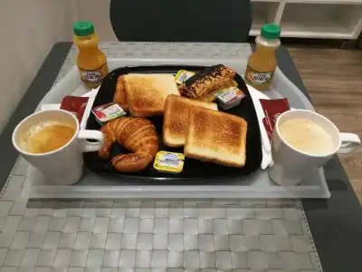 Hostal Live Barcelona - 10