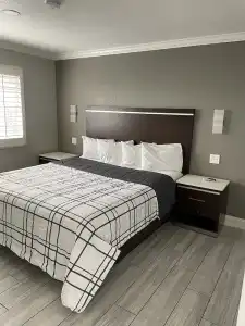Days Inn by Wyndham Long Beach City Center - 35