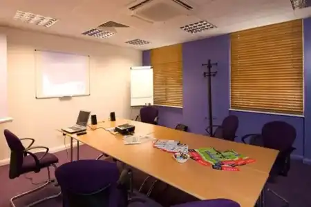 Premier Inn London Victoria - 6