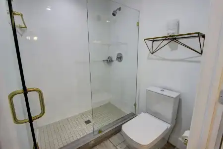 Oceanside and Suites - 9