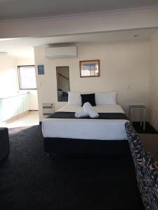 Palm City Motor Inn - 93