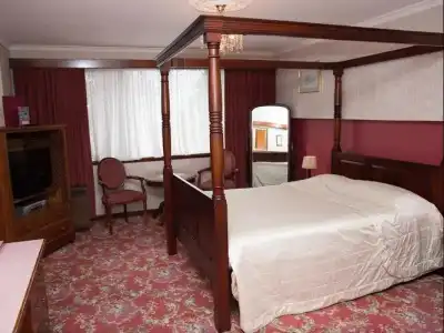 Motel Mayfair on Cavell - 40