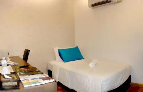 Nantra Silom - 22