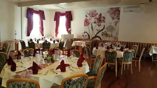 Hosser's Restaurant - 5