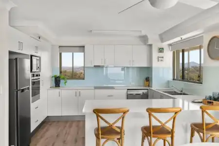 Gemini Court Holiday Apartments - 489