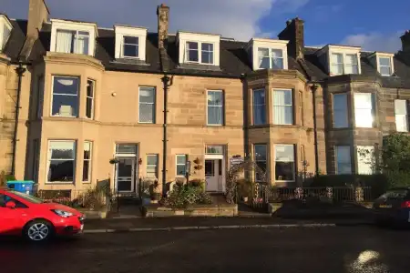 Heriott Park Guest House - 17