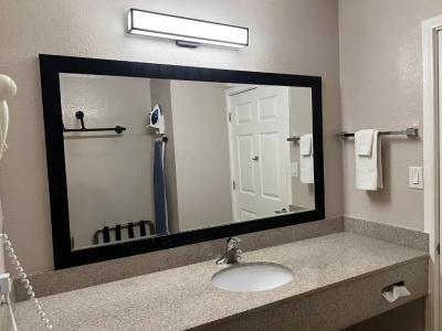 Super 8 by Wyndham Mesa Downtown Near Convention Center - 45