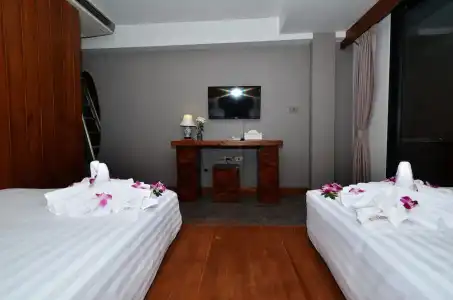 Lap Roi Karon Beachfront - 43