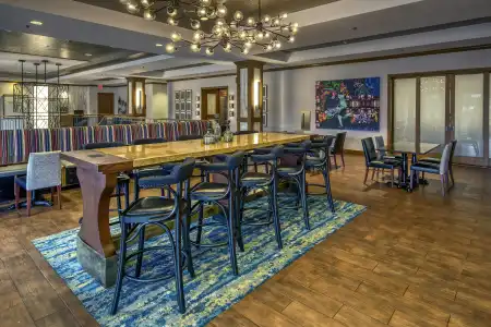 Hampton Inn & Suites Austin Downtown - 32
