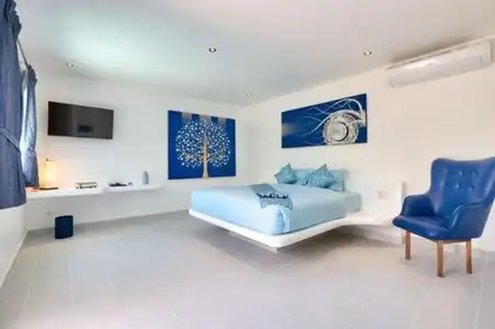 La Perle Luxury Boutique - 7