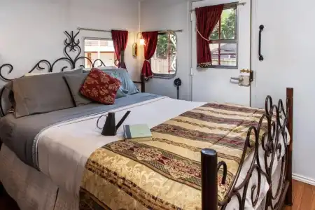 Woodrow House Bed & Breakfast - 26