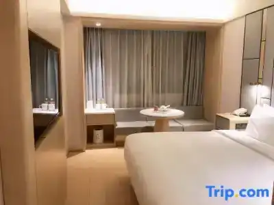 JI Shanghai Hongqiao National Exhibition and Convention Centre Huaxiang Road - 18