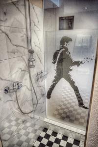 Road Stop Neandertal - 60