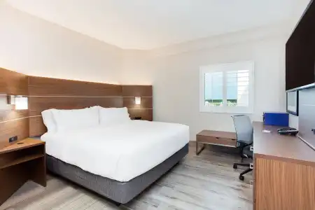 Holiday Inn Express & Suites Panama City Beach - Beachfront by IHG - 4