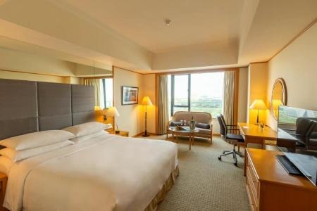 Renaissance Riverside Saigon - 62