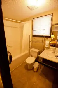 Banff International Hostel - 8