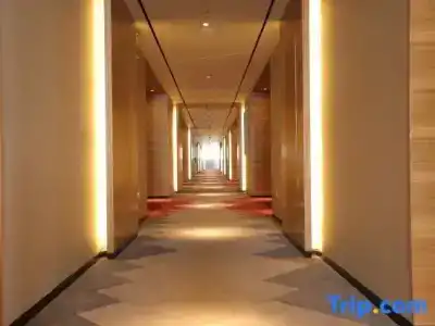 Borrman Kunming Changshui Airport Center - 22