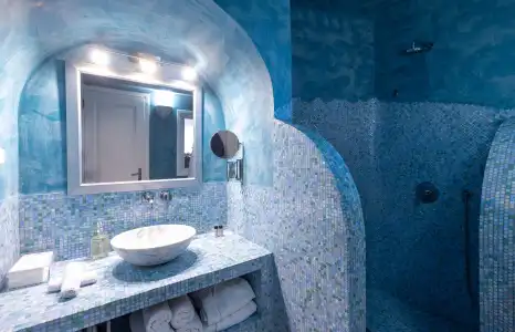 Above Blue Suites - 6