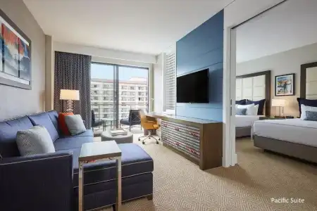 The Waterfront Beach Resort, A Hilton - 248
