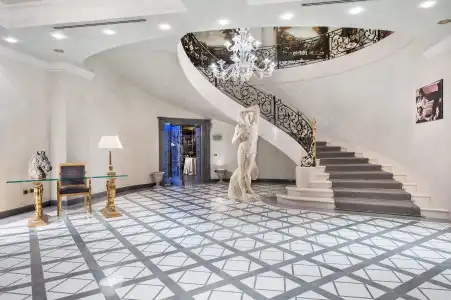 Royal Carlton - 3