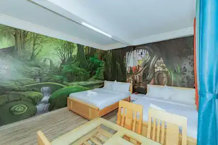 Ken's Backpackers - 4