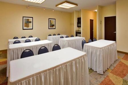 Comfort Inn & Suites Saint Louis Lafayette Square - 12