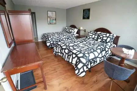 Falcon Inn - 105