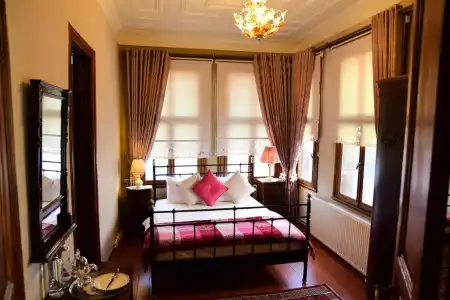 Ottoman Suites By Sera House - 3