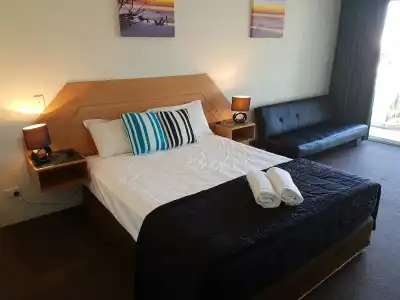 Outrigger Burleigh - 77