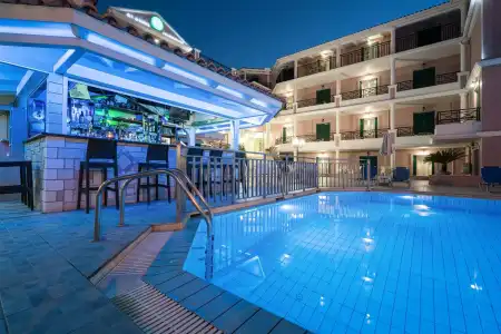 Alamis & Apartments - 13