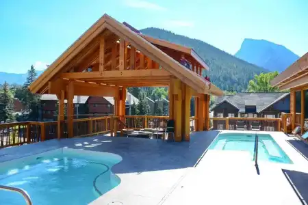 Moose And Suites - 12