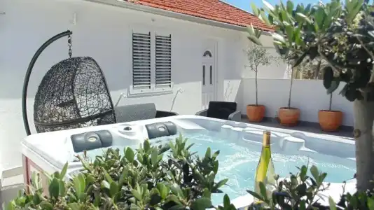 Refresh Boutique Apartments - 198