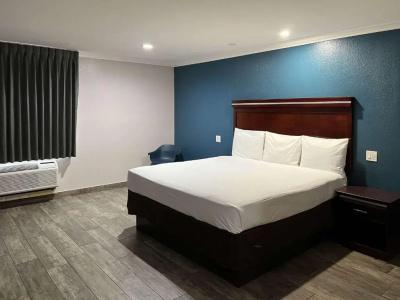 Super 8 by Wyndham Mesa Downtown Near Convention Center - 50