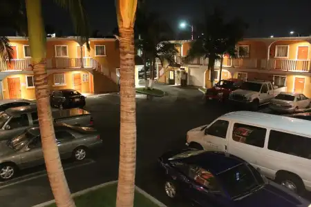 Paradise Inn & Suites - 10