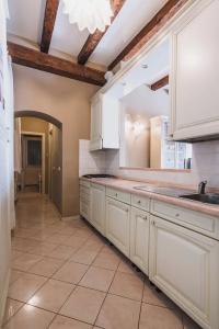 Palazzo Lion Morosini - Check in Presso Locanda Ai Santi Apostoli - 85