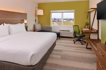 Holiday Inn Express & Suites St. Petersburg - Madeira Beach by IHG - 25