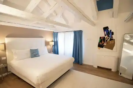 Vis a Vis Apartments - 122